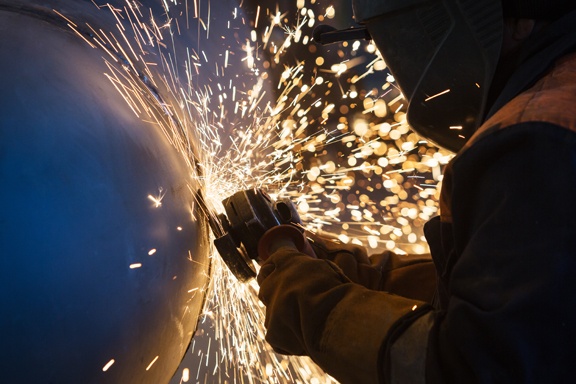 grinding weld on stainless steel tank